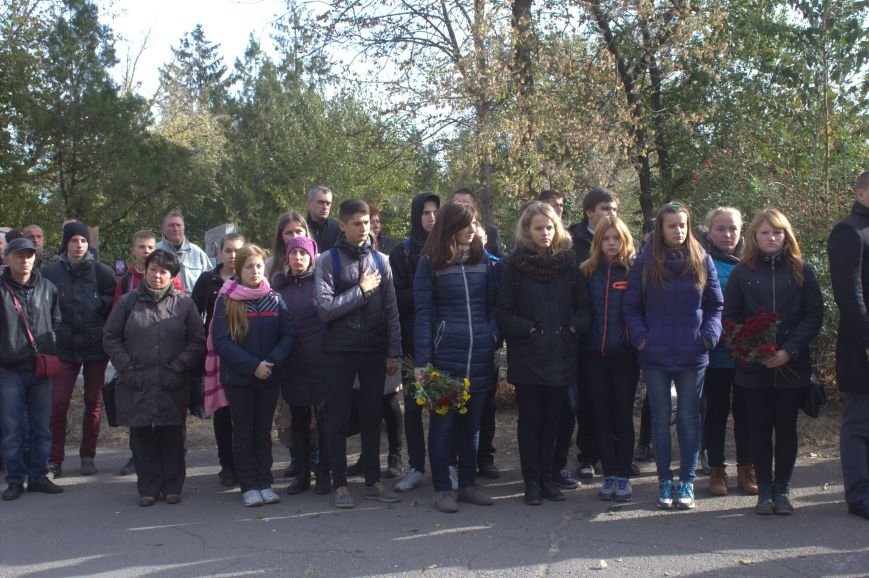 В Днепродзержинске почтили память павших защитников Украины (фото)... В Днепродзержинске почтили память павших защитников Украины (фото) - фото 4