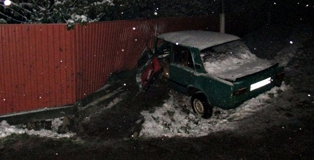 У Сторожинецькому районі на швидкості зіткнулись два ВАЗи (фото) - фото 1 У Сторожинецькому районі на швидкості зіткнулись два ВАЗи (фото) - фото 1