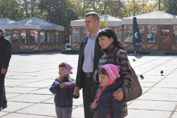 Усіх охочих чернівчан пригощають солдатською кашею на площі Соборній (ФОТО) (фото) - фото 4 Усіх охочих чернівчан пригощають солдатською кашею на площі Соборній (ФОТО) (фото) - фото 4