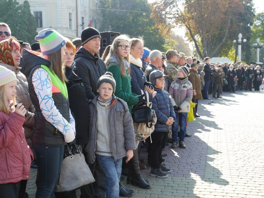 На Театральному майдані відбулося урочисте шикування захисників України (ФОТОРЕПОРТАЖ) (фото) - фото 1 На Театральному майдані відбулося урочисте шикування захисників України (ФОТОРЕПОРТАЖ) (фото) - фото 1