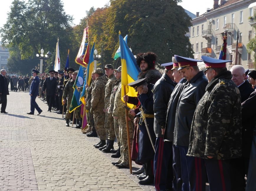 На Театральному майдані відбулося урочисте шикування захисників України (ФОТОРЕПОРТАЖ) (фото) - фото 1 На Театральному майдані відбулося урочисте шикування захисників України (ФОТОРЕПОРТАЖ) (фото) - фото 1