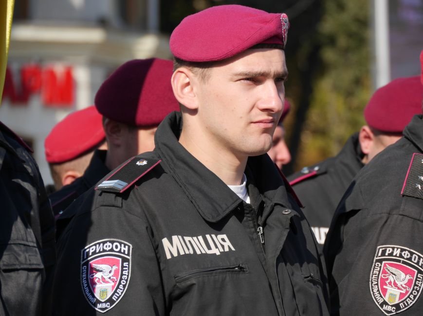 На Театральному майдані відбулося урочисте шикування захисників України (ФОТОРЕПОРТАЖ) (фото) - фото 1 На Театральному майдані відбулося урочисте шикування захисників України (ФОТОРЕПОРТАЖ) (фото) - фото 1