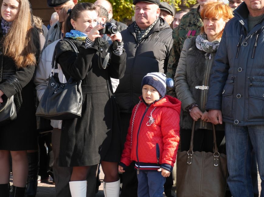 На Театральному майдані відбулося урочисте шикування захисників України (ФОТОРЕПОРТАЖ) (фото) - фото 1 На Театральному майдані відбулося урочисте шикування захисників України (ФОТОРЕПОРТАЖ) (фото) - фото 1