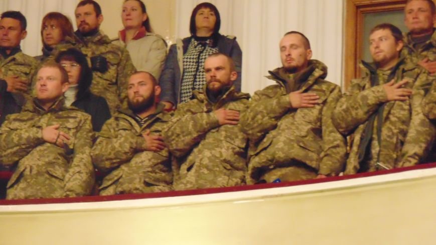 Мариуполь поздравил с праздником своих защитников (ФОТОРЕПОРТАЖ) (фото) - фото 1 Мариуполь поздравил с праздником своих защитников (ФОТОРЕПОРТАЖ) (фото) - фото 1
