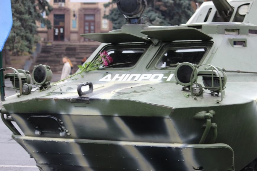 На праздновании Дня защитника Украины в Днепропетровске угощали бес... На праздновании Дня защитника Украины в Днепропетровске угощали бесплатной кашей (ФОТО) (фото) - фото 3
