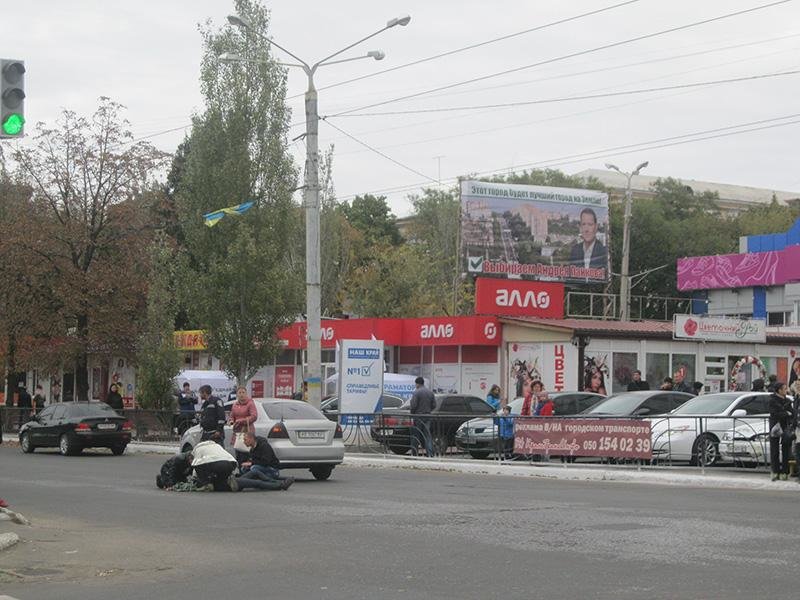 В центре Краматорска сбили женщину (фото) - фото 1 В центре Краматорска сбили женщину (фото) - фото 1