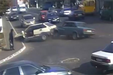 На Сумщине девушка пострадала в результате ДТП (ФОТО+ВИДЕО) (фото) - фото 1 На Сумщине девушка пострадала в результате ДТП (ФОТО+ВИДЕО) (фото) - фото 1