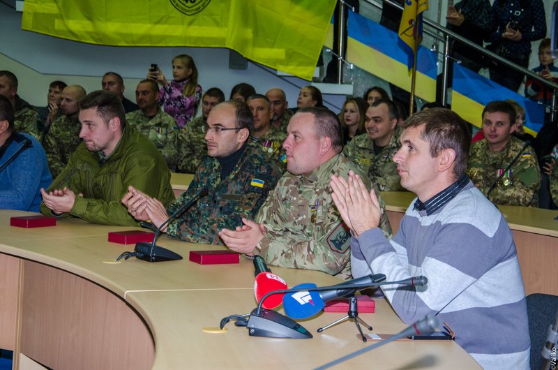 Глава области вручил награды защитникам Украины (ФОТО) (фото) - фото 3 Глава области вручил награды защитникам Украины (ФОТО) (фото) - фото 3
