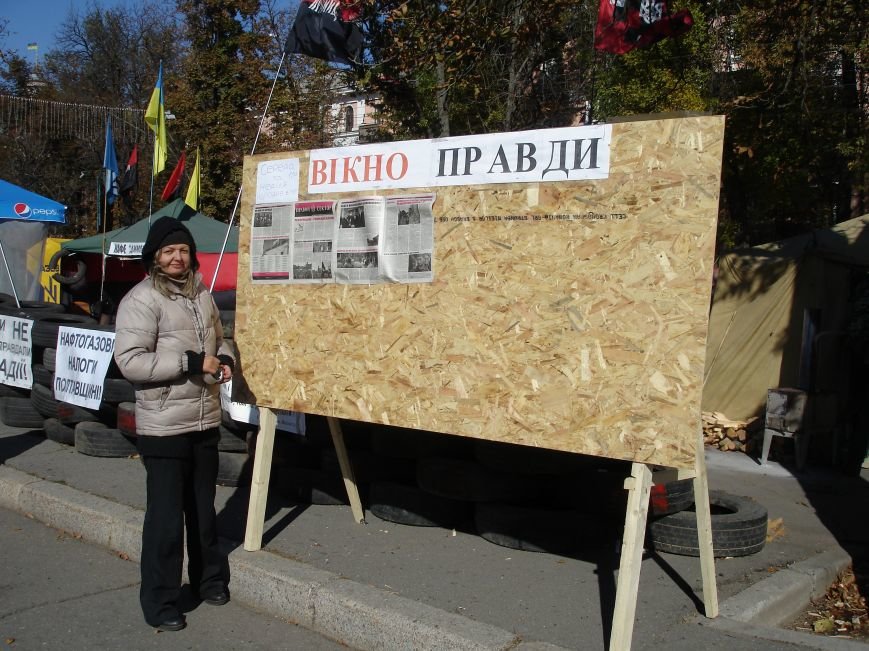 Під будівлею Полтавської ОДА встановили гільйотину (ФОТОФАКТ) (фото) - фото 2 Під будівлею Полтавської ОДА встановили гільйотину (ФОТОФАКТ) (фото) - фото 2