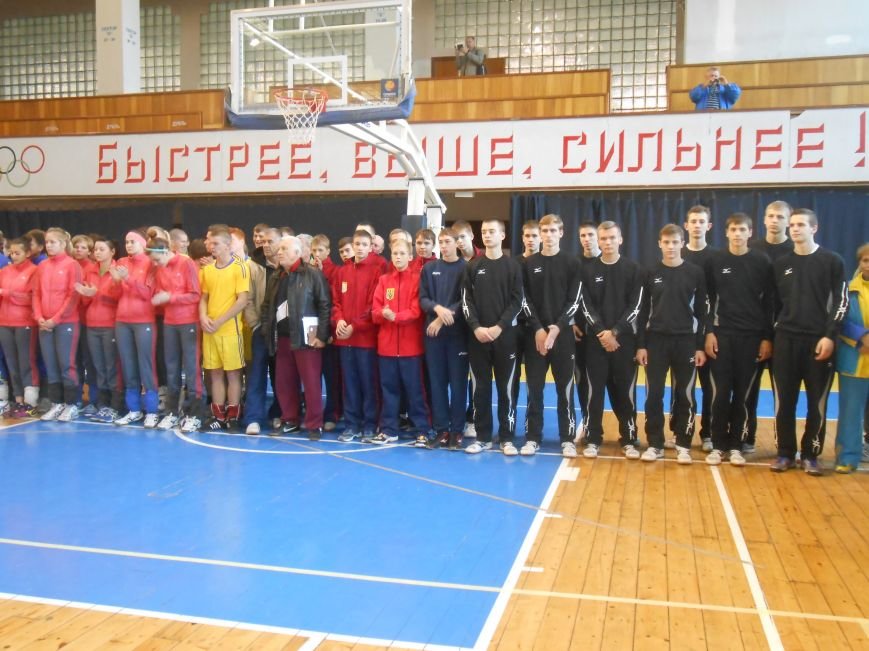 В Днепродзержинске стартовал волейбольный турнир «Кубок Освобождени... В Днепродзержинске стартовал волейбольный турнир «Кубок Освобождения» (фото) - фото 7