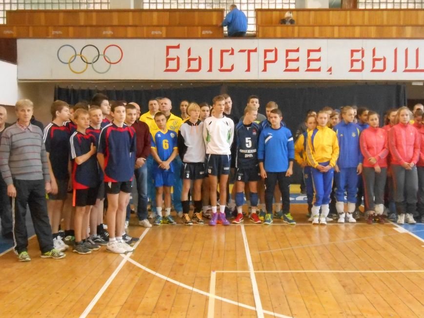 В Днепродзержинске стартовал волейбольный турнир «Кубок Освобождени... В Днепродзержинске стартовал волейбольный турнир «Кубок Освобождения» (фото) - фото 8