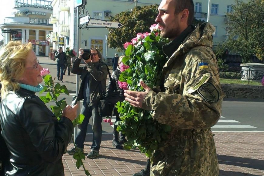 По улицам Чернигова прошелся «Розовый патруль» (фото) - фото 1 По улицам Чернигова прошелся «Розовый патруль» (фото) - фото 1