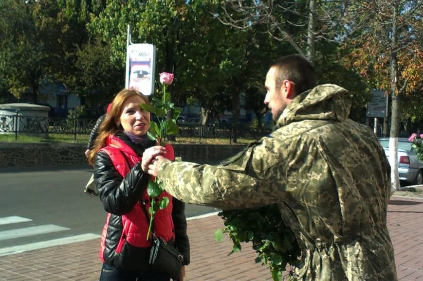По улицам Чернигова прошелся «Розовый патруль» (фото) - фото 1 По улицам Чернигова прошелся «Розовый патруль» (фото) - фото 1