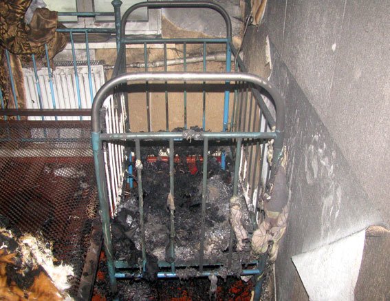 Полтавські правоохоронці виклали фото з місця пожежі, в якій загинуло троє дітей (фото) - фото 3 Полтавські правоохоронці виклали фото з місця пожежі, в якій загинуло троє дітей (фото) - фото 3