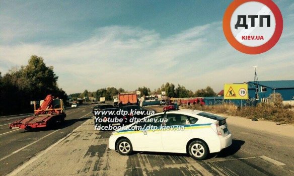 Под Киевом из-за горящих торфяников на трассе столкнулись 8 автомобилей (ФОТО) (фото) - фото 1 Под Киевом из-за горящих торфяников на трассе столкнулись 8 автомобилей (ФОТО) (фото) - фото 1