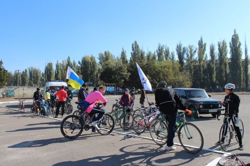 Павлоградцы закрывали велосипедный сезон массовым велопробегом (фото) - фото 3 Павлоградцы закрывали велосипедный сезон массовым велопробегом (фото) - фото 3