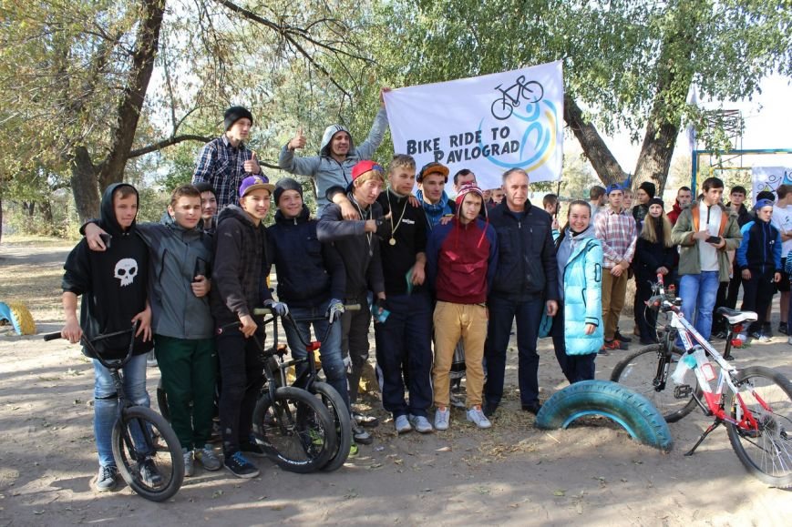 Павлоградцы закрывали велосипедный сезон массовым велопробегом (фото) - фото 2 Павлоградцы закрывали велосипедный сезон массовым велопробегом (фото) - фото 2
