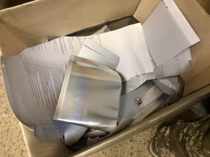 Милиция разблокировала типографию «ПР». Наблюдателей и журналистов пустили внутрь. Идут переговоры (фото) - фото 2 Милиция разблокировала типографию «ПР». Наблюдателей и журналистов пустили внутрь. Идут переговоры (фото) - фото 2