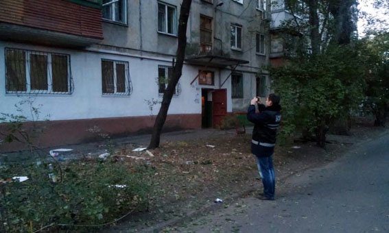 В Мариуполе из гранатомета расстреляли многоэтажный дом (ФОТО) (фото) - фото 1 В Мариуполе из гранатомета расстреляли многоэтажный дом (ФОТО) (фото) - фото 1