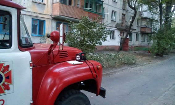 В Мариуполе из гранатомета расстреляли многоэтажный дом (ФОТО) (фото) - фото 1 В Мариуполе из гранатомета расстреляли многоэтажный дом (ФОТО) (фото) - фото 1