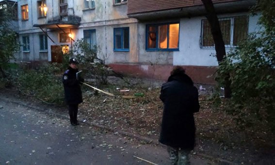 В Мариуполе из гранатомета расстреляли многоэтажный дом (ФОТО) (фото) - фото 1 В Мариуполе из гранатомета расстреляли многоэтажный дом (ФОТО) (фото) - фото 1