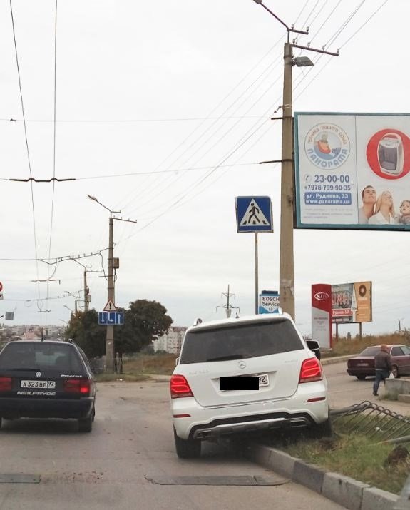 В Севастополе «Мерседес» снес забор, за городом – ДТП на «серпантине» (ФОТО) (фото) - фото 3 В Севастополе «Мерседес» снес забор, за городом – ДТП на «серпантине» (ФОТО) (фото) - фото 3