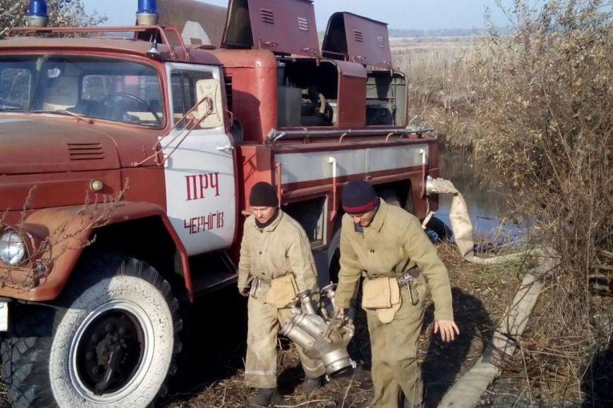 Чтобы в Чернигове не было смога, наши пожарные работали в Киевской области (фото) - фото 1 Чтобы в Чернигове не было смога, наши пожарные работали в Киевской области (фото) - фото 1