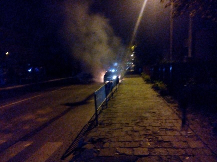 На вулиці Зеленій спалахнув автомобіль (ФОТО) (фото) - фото 1