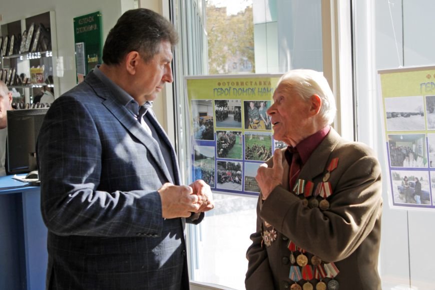 Олександр Удовіченко відвідав фотовиставку воїнів АТО (фото) - фото 1 Олександр Удовіченко відвідав фотовиставку воїнів АТО (фото) - фото 1