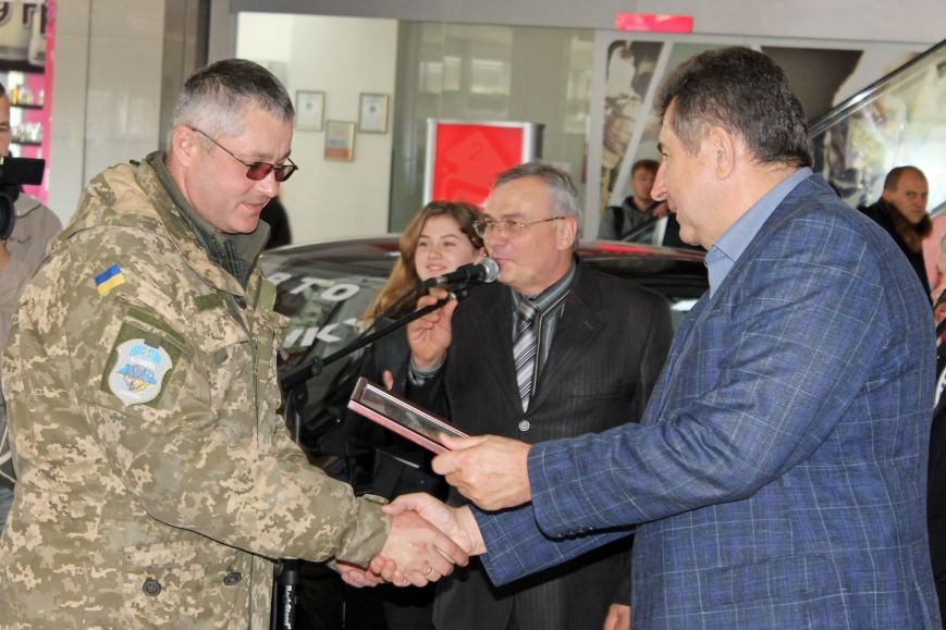 Олександр Удовіченко відвідав фотовиставку воїнів АТО (фото) - фото 7 Олександр Удовіченко відвідав фотовиставку воїнів АТО (фото) - фото 7