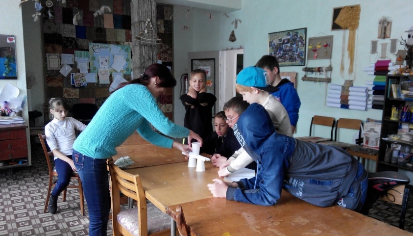 В Доброполье прошел квест «Арт –бум» в рамках городского проекта « Мы сами творим будущее» (фото) - фото 1 В Доброполье прошел квест «Арт –бум» в рамках городского проекта « Мы сами творим будущее» (фото) - фото 1
