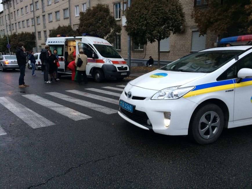 ДТП в Днепропетровске: «Шкода» наехала на несовершеннолетнюю студентку (ФОТО) (фото) - фото 4 ДТП в Днепропетровске: «Шкода» наехала на несовершеннолетнюю студентку (ФОТО) (фото) - фото 4