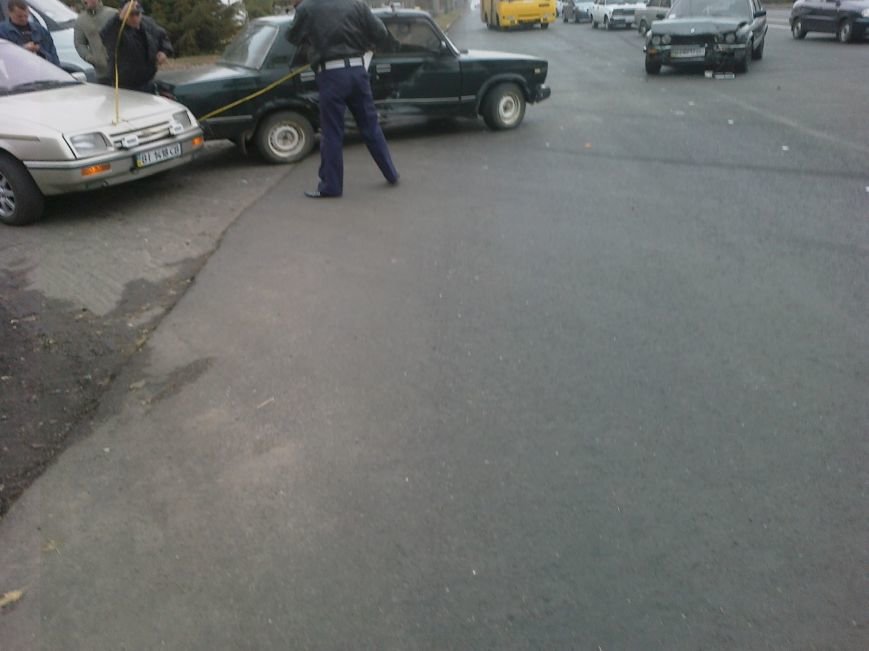 У Полтаві не розминулися відразу три автомобілі (ФОТО) (фото) - фото 1 У Полтаві не розминулися відразу три автомобілі (ФОТО) (фото) - фото 1