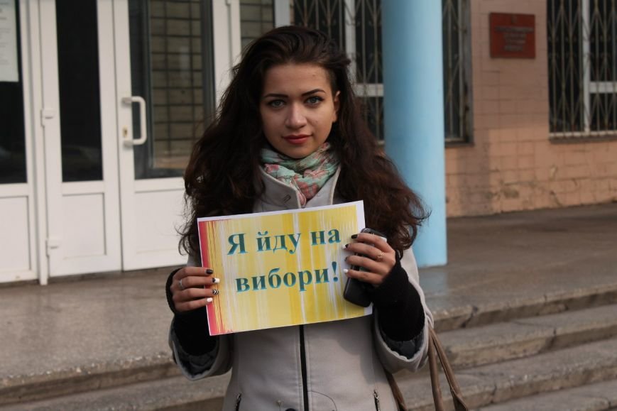 Днепродзержинская молодёжь провела флешмоб «Я иду на выборы» (фото) - фото 5 Днепродзержинская молодёжь провела флешмоб «Я иду на выборы» (фото) - фото 5