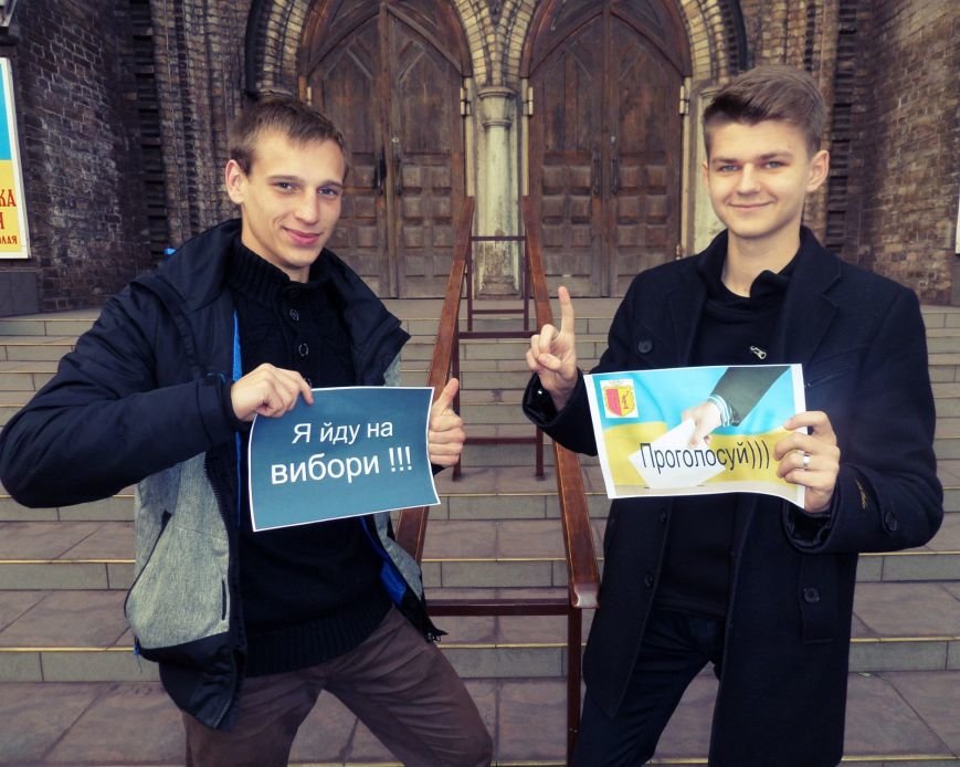 Днепродзержинская молодёжь провела флешмоб «Я иду на выборы» (фото) - фото 1 Днепродзержинская молодёжь провела флешмоб «Я иду на выборы» (фото) - фото 1