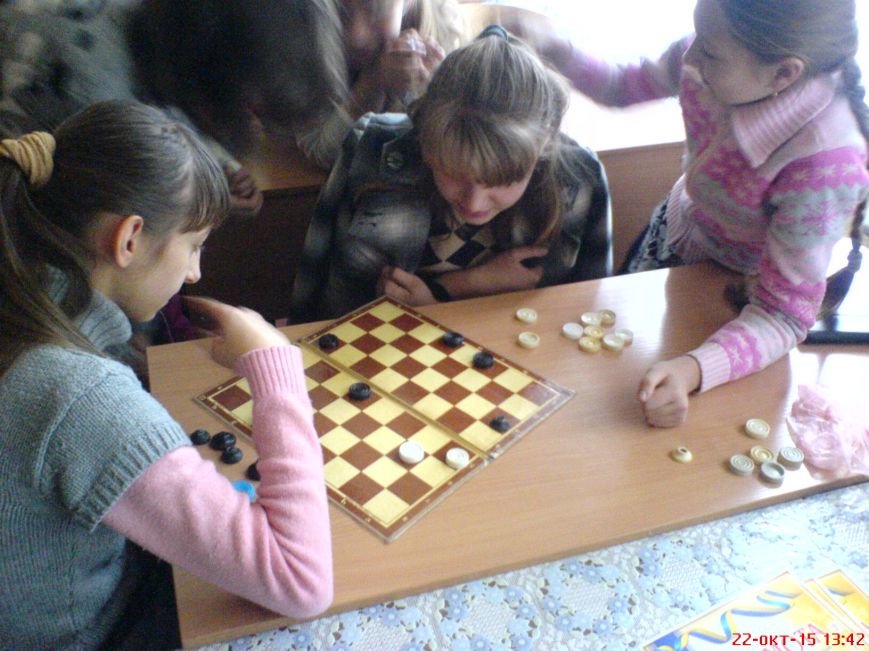 На базе ОШ №2 в Красноармейске прошло первенство по шашкам среди учащихся 7-х классов (фото) - фото 1 На базе ОШ №2 в Красноармейске прошло первенство по шашкам среди учащихся 7-х классов (фото) - фото 1