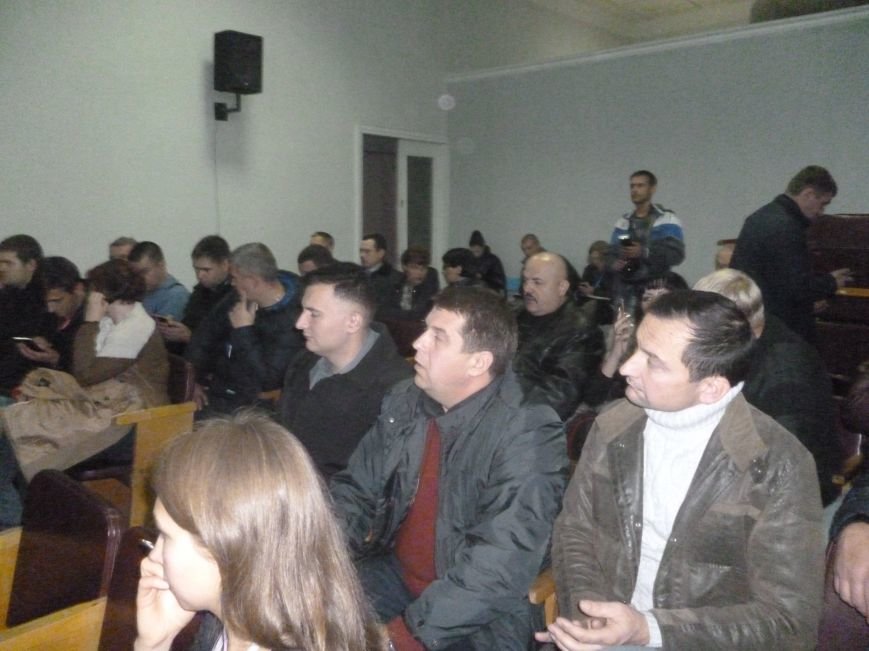 Красноармейский избирком: 20.00 давно миновало, но заседание все еще начинают ... с минуты на минуту (фото) - фото 2 Красноармейский избирком: 20.00 давно миновало, но заседание все еще начинают ... с минуты на минуту (фото) - фото 2