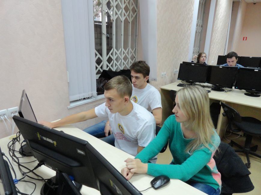Команда за компьютером Команда за компьютером
