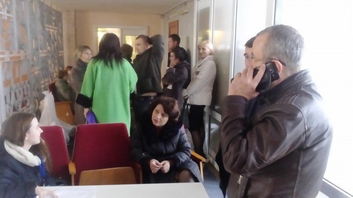 Величезні черги: тернопільська ТВК приймають протоколи з дільниць (фото) (фото) - фото 1 Величезні черги: тернопільська ТВК приймають протоколи з дільниць (фото) (фото) - фото 1