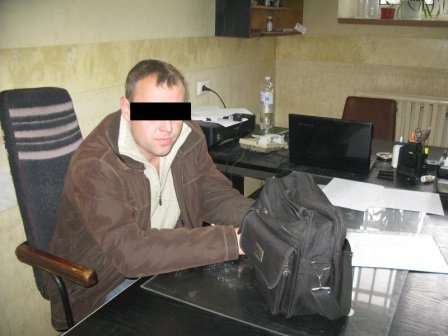 В Киеве инспектор пытался пронести в СИЗО наркотики (ФОТО) (фото) - фото 4 В Киеве инспектор пытался пронести в СИЗО наркотики (ФОТО) (фото) - фото 4