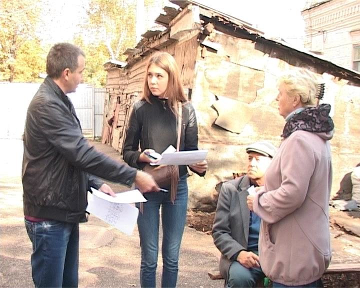 Жители дома по ул.Тургенева, 132 не могут добиться ремонта канализации