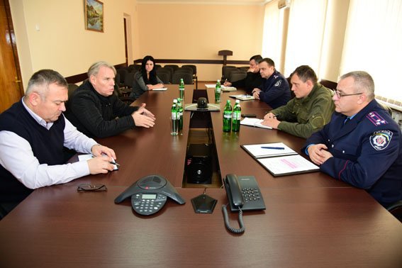 В Мариуполе представителям ООН рассказали, что милиция почти каждый день на блокпостах изымает оружие и боеприпасы (ФОТО) (фото) - фото 3 В Мариуполе представителям ООН рассказали, что милиция почти каждый день на блокпостах изымает оружие и боеприпасы (ФОТО) (фото) - фото 3