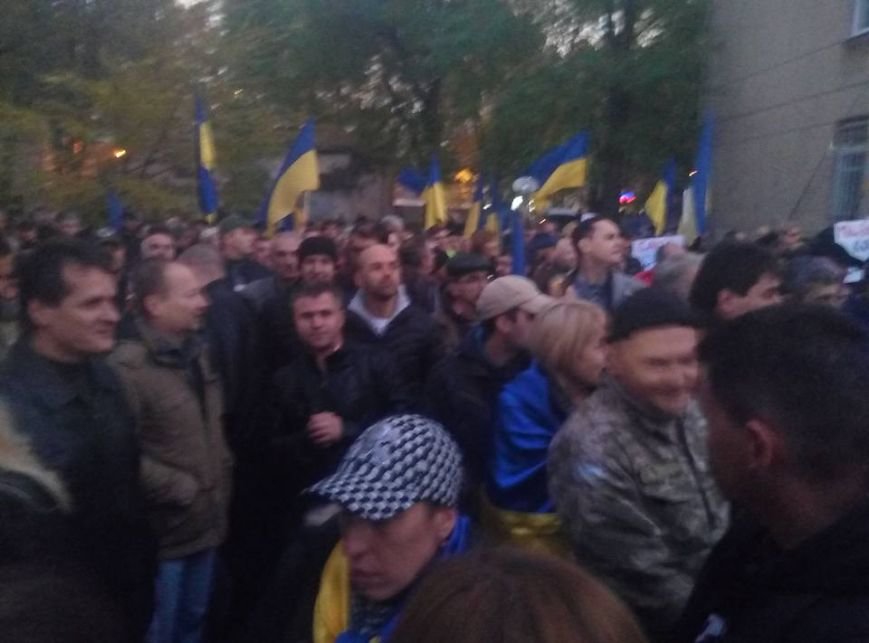 Под зданием одесского суда одновременно митингуют сторонники и противники Боровика (ФОТО) (фото) - фото 1