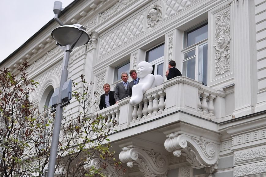 В Музее Шевченко установили скульптуру ангела (ФОТО) (фото) - фото 2 В Музее Шевченко установили скульптуру ангела (ФОТО) (фото) - фото 2