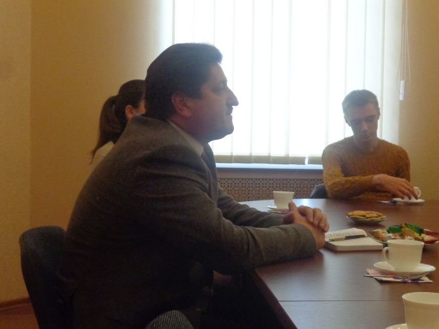 «Задавая вопросы, прошу видеть во мне ректора вуза, а не премьер-министра» - в ДонНТУ Красноармейска прошла неформальная встреча студентов с руководством университета (фото) - фото 4 «Задавая вопросы, прошу видеть во мне ректора вуза, а не премьер-министра» - в ДонНТУ Красноармейска прошла неформальная встреча студентов с руководством университета (фото) - фото 4