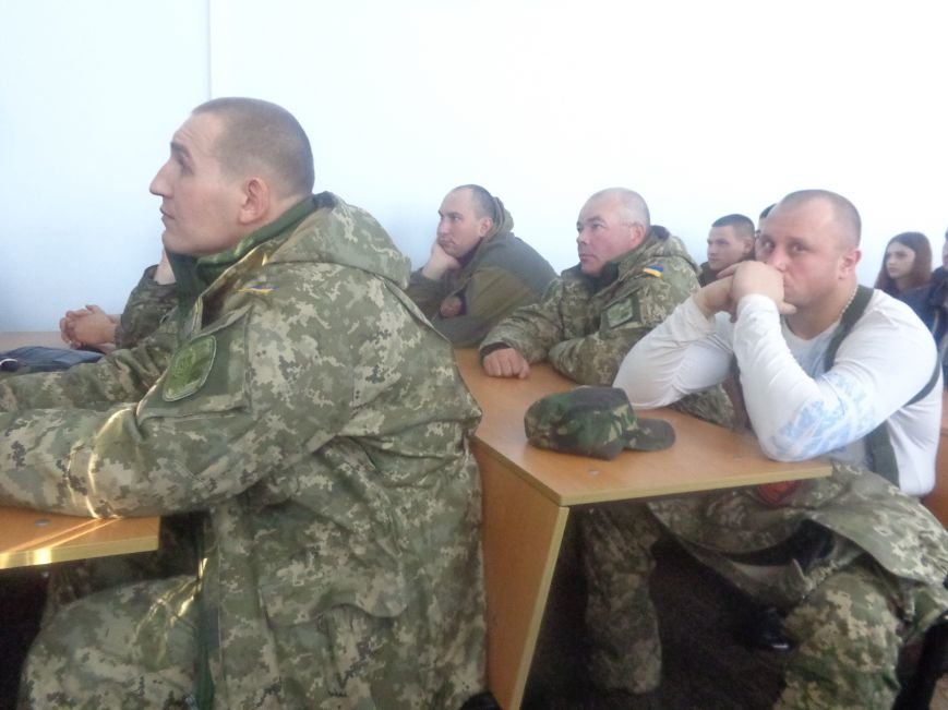 «Умереть за свободу – это нормально. А вот проиграть или сдаться… Не представляю, как это» - в ДонНТУ Красноармейска прошла встреча студентов с представителями ГК «Азов» (фото) - фото 4 «Умереть за свободу – это нормально. А вот проиграть или сдаться… Не представляю, как это» - в ДонНТУ Красноармейска прошла встреча студентов с представителями ГК «Азов» (фото) - фото 4