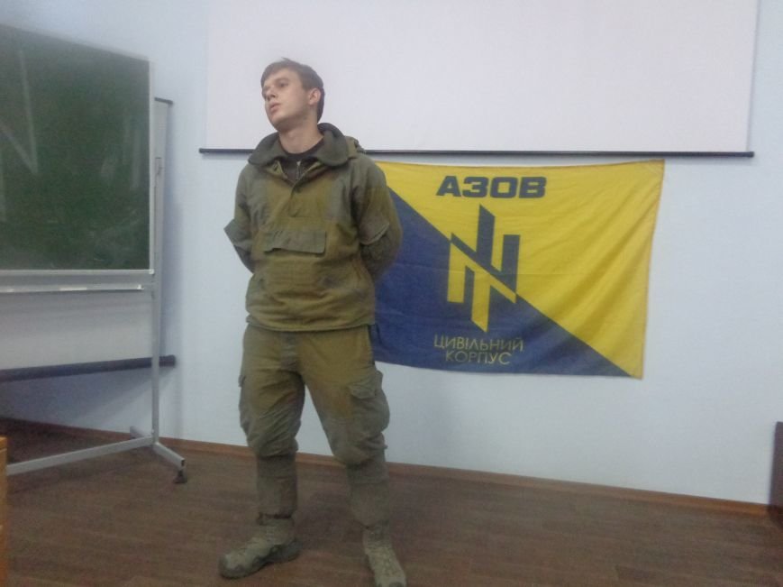 «Умереть за свободу – это нормально. А вот проиграть или сдаться… Не представляю, как это» - в ДонНТУ Красноармейска прошла встреча студентов с представителями ГК «Азов» (фото) - фото 4 «Умереть за свободу – это нормально. А вот проиграть или сдаться… Не представляю, как это» - в ДонНТУ Красноармейска прошла встреча студентов с представителями ГК «Азов» (фото) - фото 4
