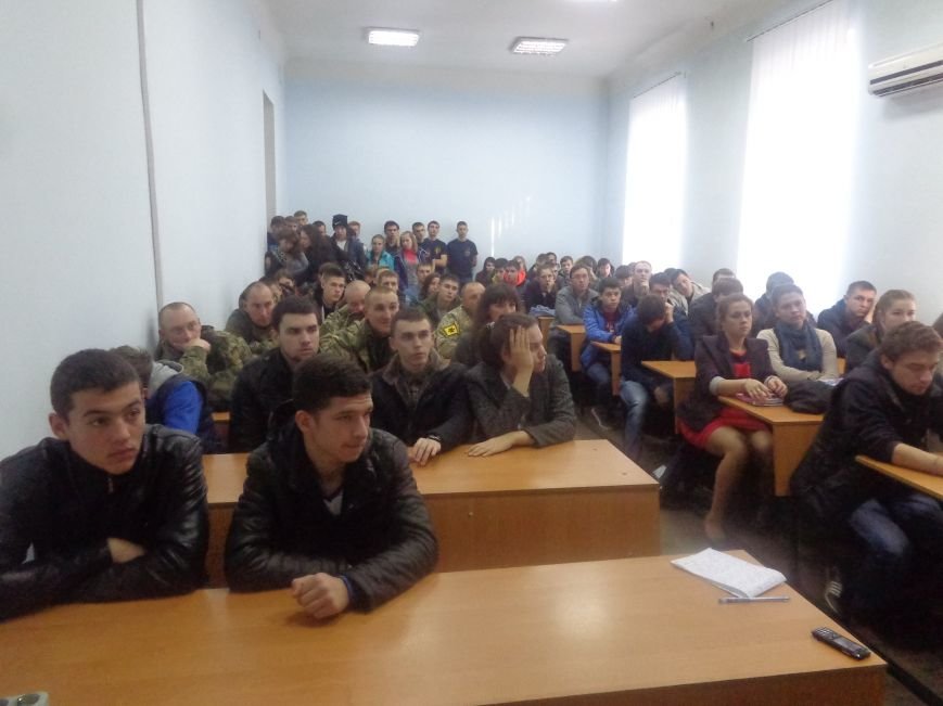 «Умереть за свободу – это нормально. А вот проиграть или сдаться… Не представляю, как это» - в ДонНТУ Красноармейска прошла встреча студентов с представителями ГК «Азов» (фото) - фото 6 «Умереть за свободу – это нормально. А вот проиграть или сдаться… Не представляю, как это» - в ДонНТУ Красноармейска прошла встреча студентов с представителями ГК «Азов» (фото) - фото 6