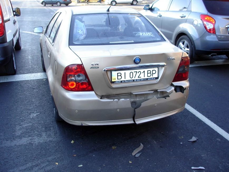 В Полтаві пасажирський автобус зіткнувся з легковим автомобілем (ФОТО) (фото) - фото 2 В Полтаві пасажирський автобус зіткнувся з легковим автомобілем (ФОТО) (фото) - фото 2