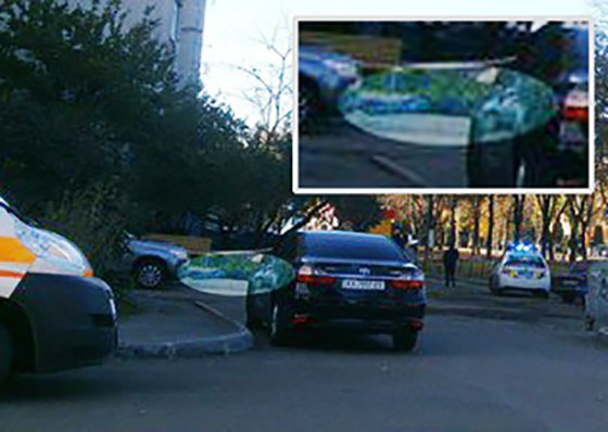 В Харькове возле дома лежит труп мужчины, выпавшего из окна (ФОТО) (фото) - фото 1 В Харькове возле дома лежит труп мужчины, выпавшего из окна (ФОТО) (фото) - фото 1